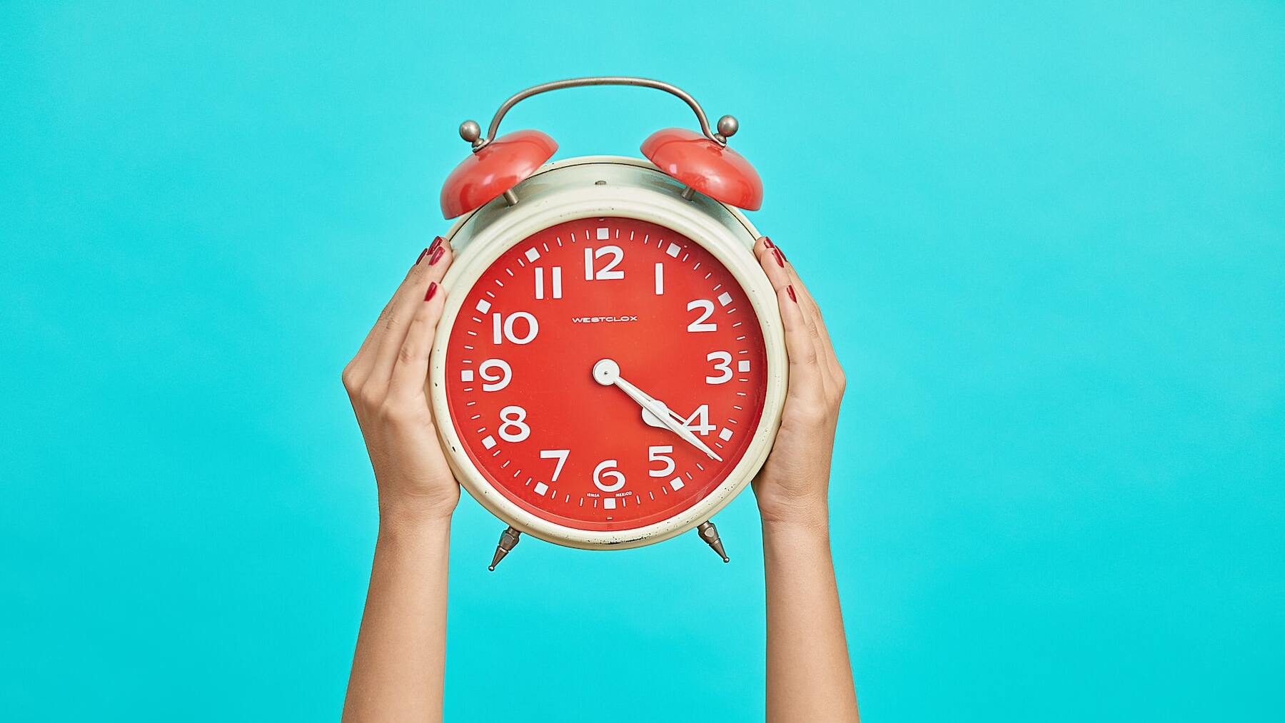 ¿Tenemos que atrasar o adelantar los relojes?