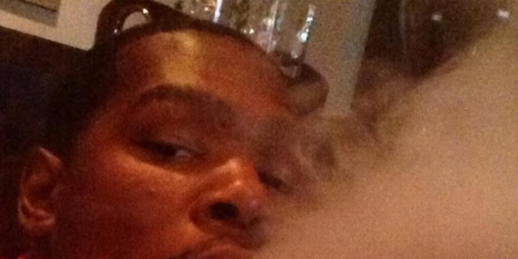 ¡La NBA permitirá a los jugadores la marihuana e invertir en apuestas!