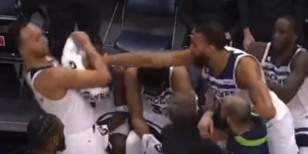 ¡Rudy Gobert le suelta un puñetazo a un compañero de equipo!