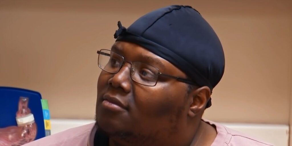 julian valentine pink shirt in doctors office my 600 lb life cropped