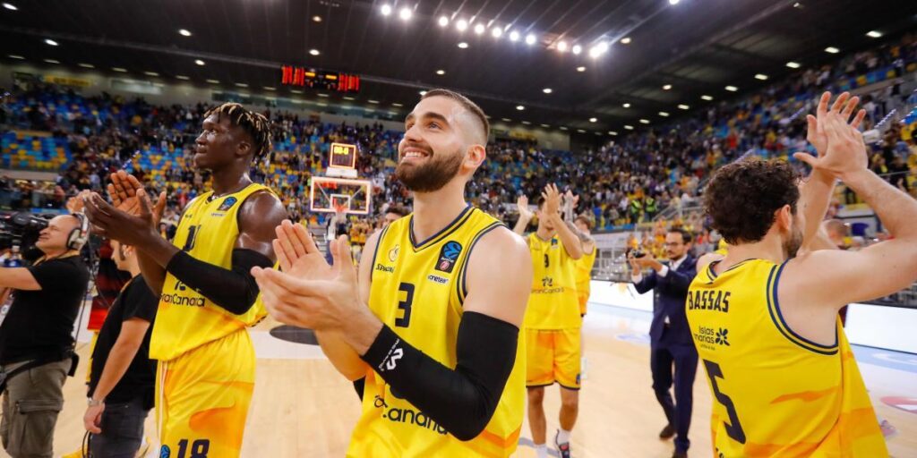 104-74: El Granca arrolla al París y pasa a semis, donde se medirá al Joventut