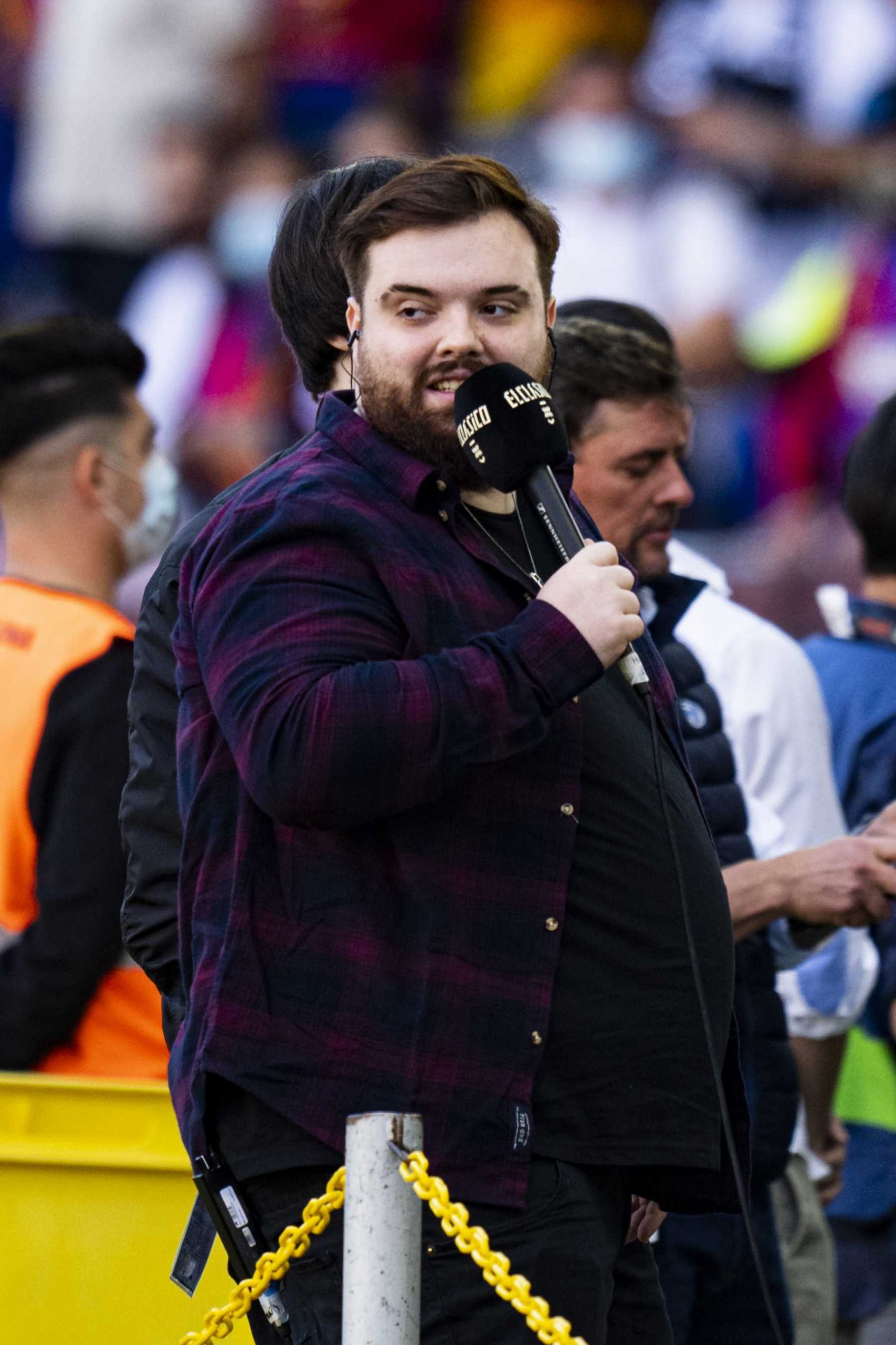 Ibai Llanos en un campo de fútbol / Gtres