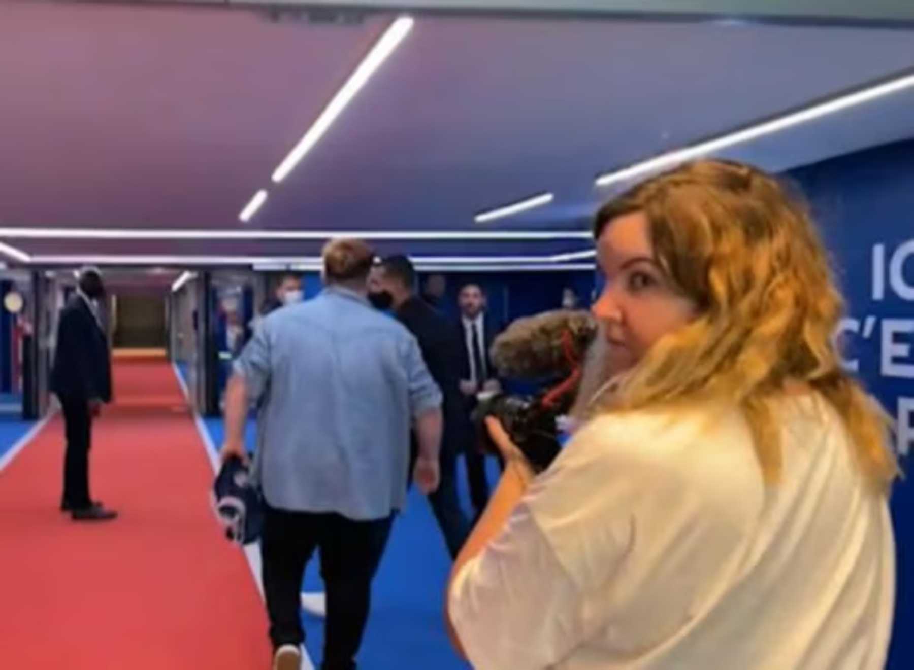 Carmen durante la presentación de Messi en el PSG / Twitch