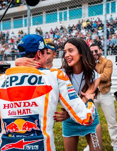 Marc Márquez junto a María Pedraza / Redes sociales