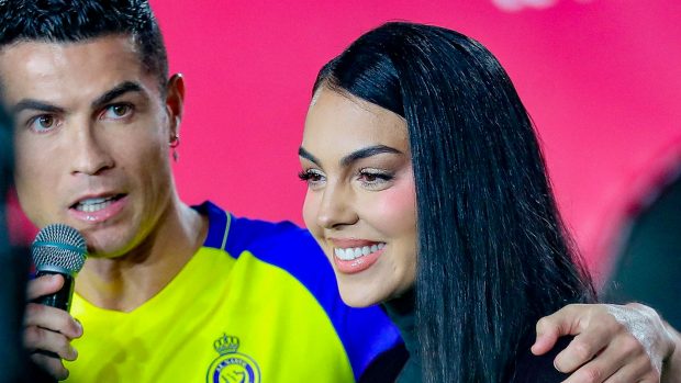 Georgina Rodríguez y Cristiano Ronaldo, en la presentación con Al-Nassr / Gtres