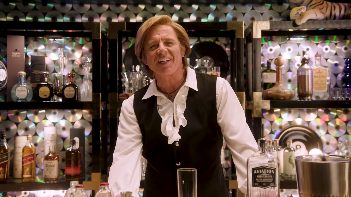 Ryan Reynolds celebra el Día de Rex Manning con cóctel de ginebra con temática de Empire Records