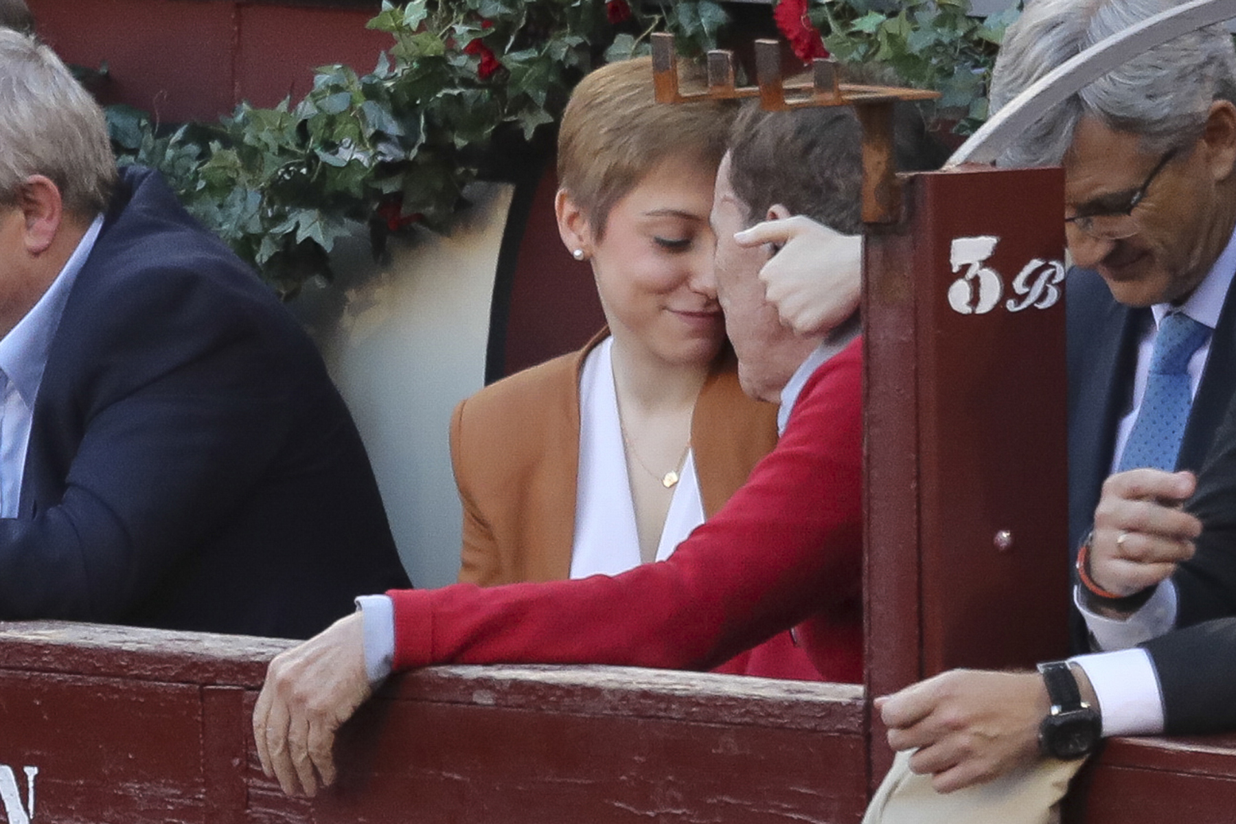 Sánchez Dragó y su novia Emma Nogueiro / Gtres