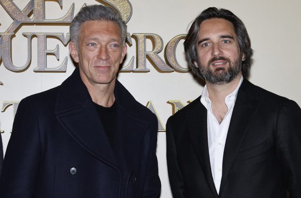 Dimitri Rassam y Vincent Cassell en un photocall en Madrid. / Gtres