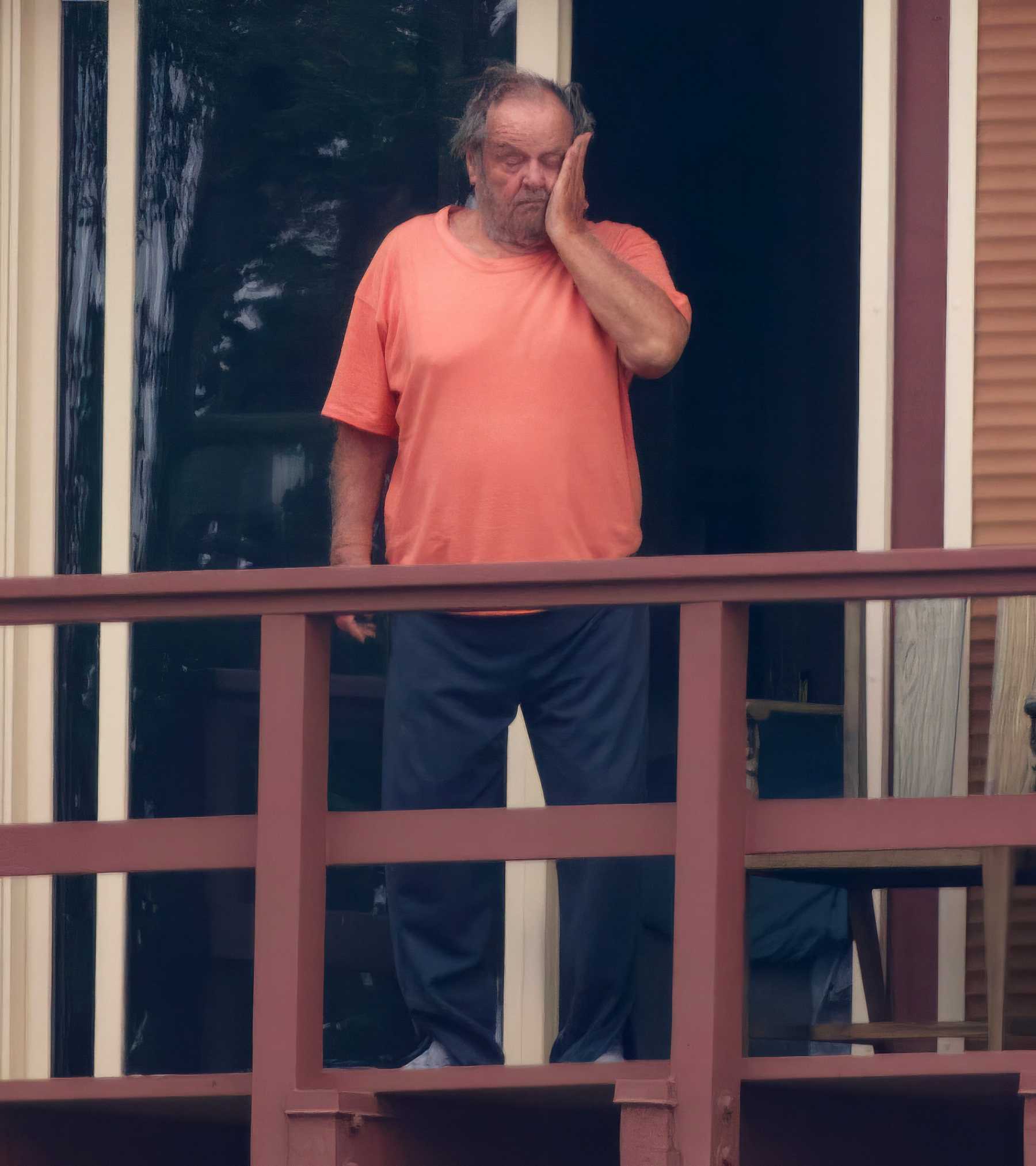 El actor Jack Nicholson en el balcón de su mansión / Gtres