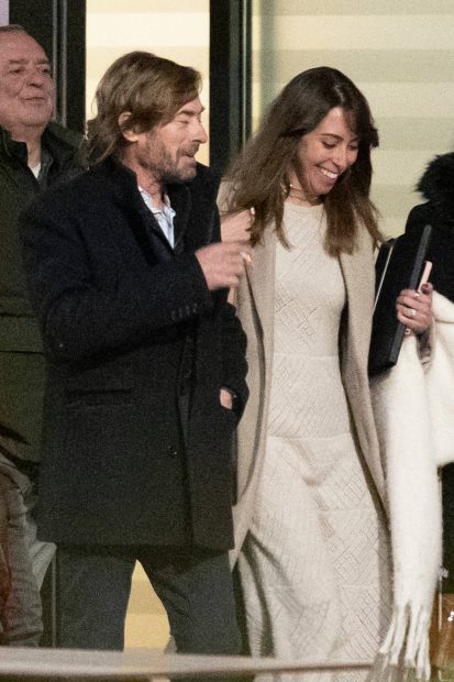 Elena Hormigos y Santiago Pedraz paseando. / Gtres