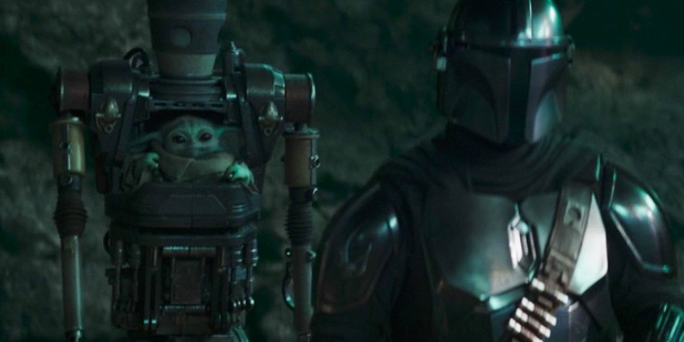 Grogu con su traje IG-12 con Mando en primer plano en el episodio 7 de la temporada 3 de The Mandalorian.