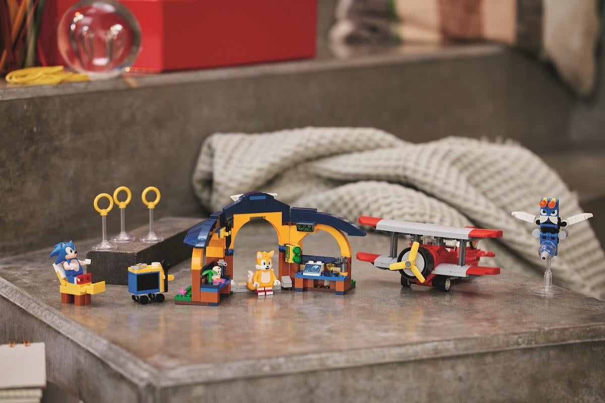 taller-de-colas-y-avion-tornado.jpg taller-de-colas-y-avion-tornado.jpg