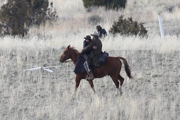 Alec Baldwin en el rodaje de 'Rust'/ Gtres