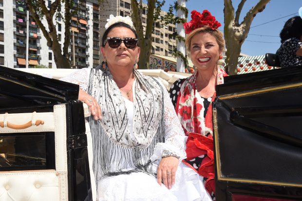María del Monte e Inmaculada Casal en la Feria de Abril de Sevilla. / Gtres