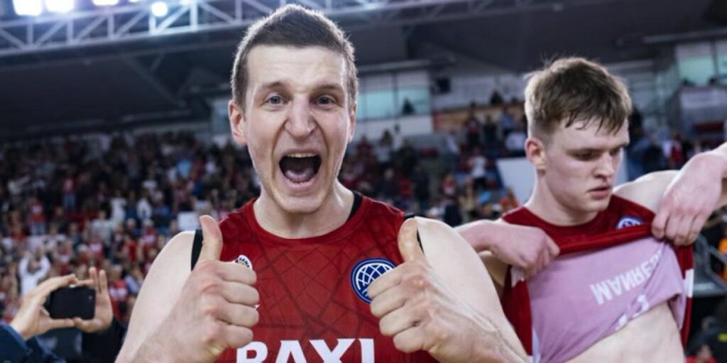 85-83: El Baxi Manresa fuerza el tercer partido en un final de infarto