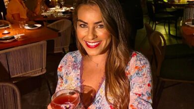 VVeronica from 90 Day Fiance wearing print blouse with cocktail
