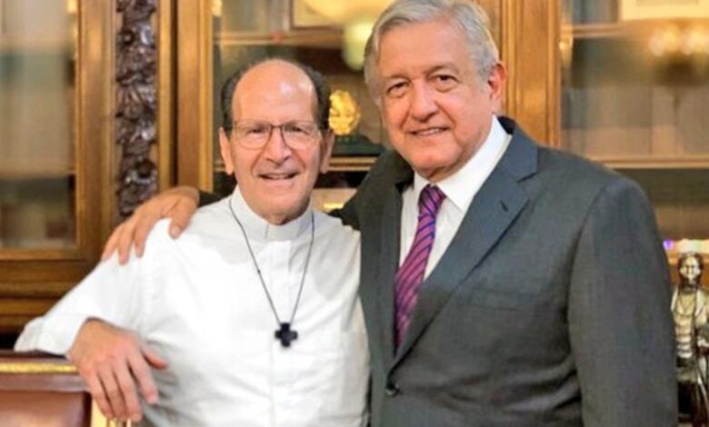 AMLO alista propuesta para desaparecer el INM: Solalinde