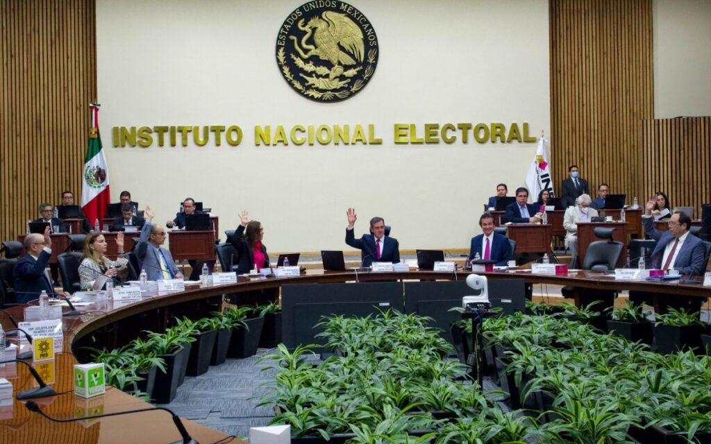 AMLO celebra elección de consejeros del INE por sorteo