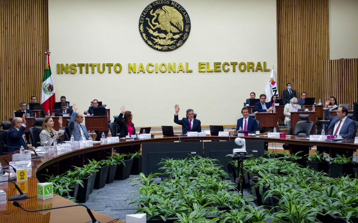 AMLO celebra elección de consejeros del INE por sorteo