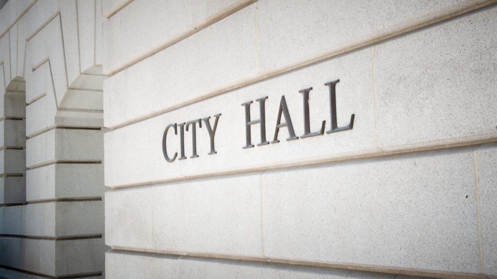 Alcaldía de Los Ángeles aprueba nuevo programa de servicios legales para inmigrantes