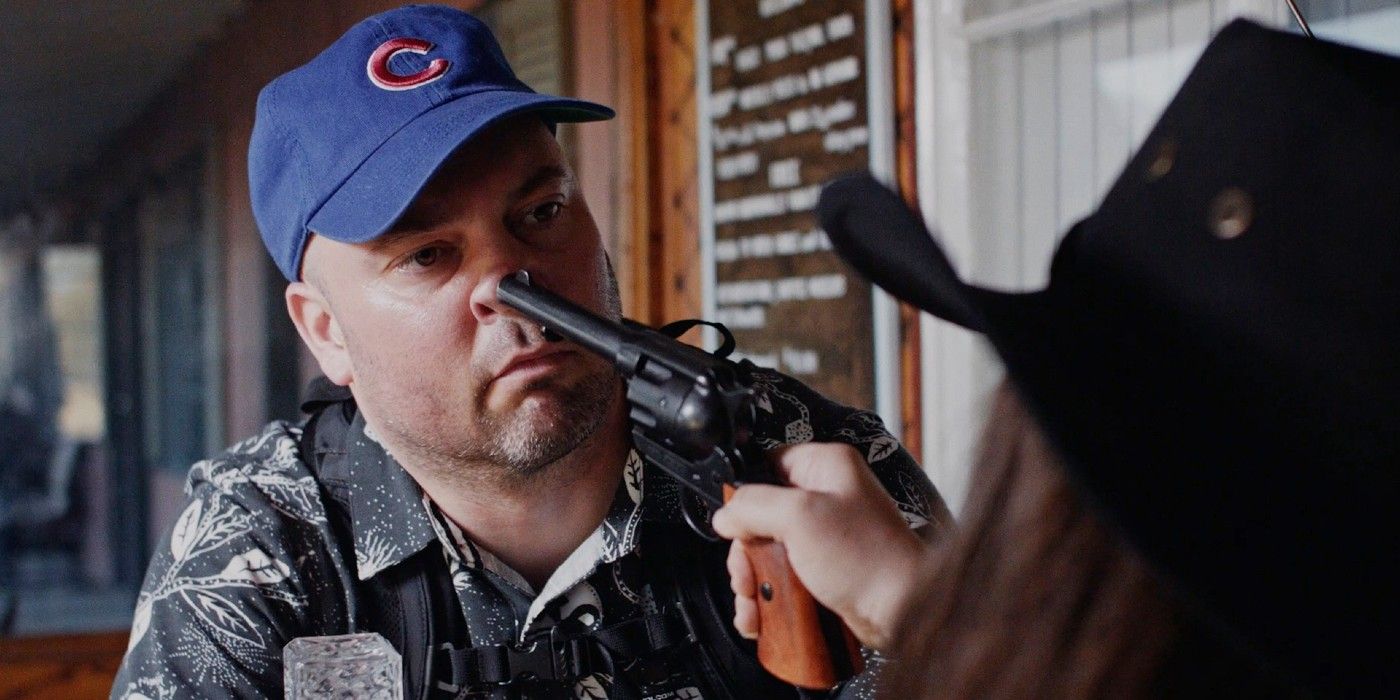 Andy Somebody Clip muestra un check-in caótico