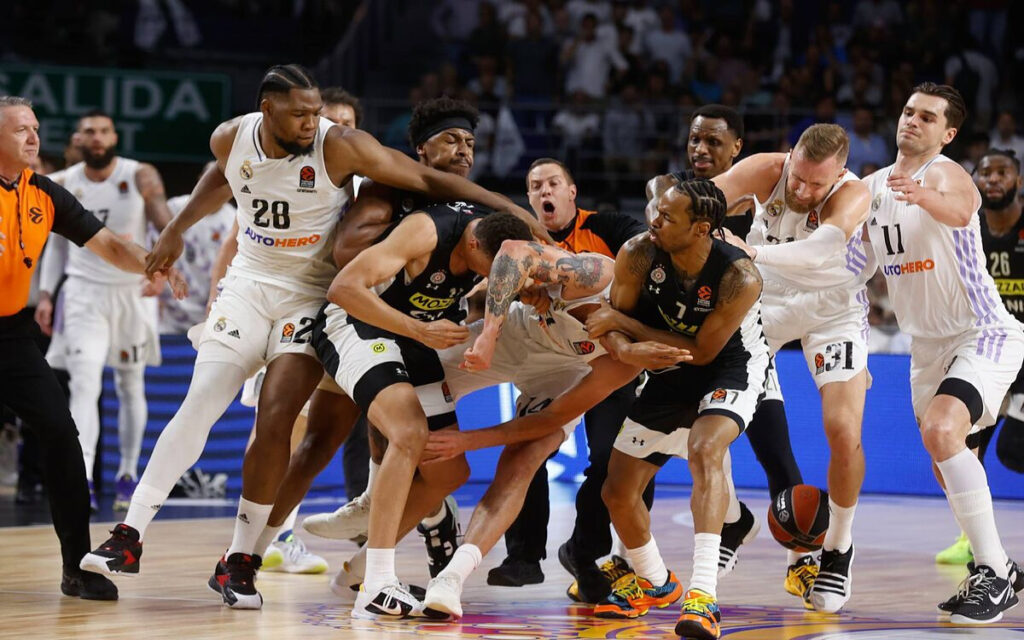 Así se calentaron los ánimos en el WiZink Center  | Video
