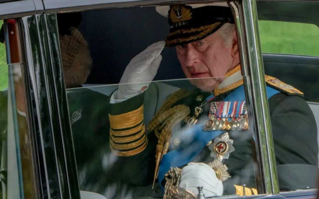 Británicos jurarán lealtad al rey Carlos y a sus herederos durante su coronación