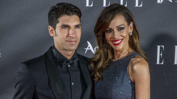 Eva González y Cayetano Rivera en un photocall / Gtres