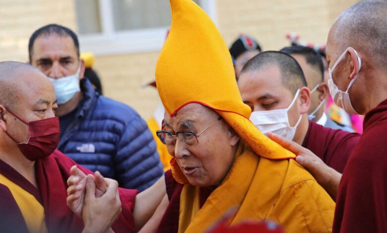 “Chupa mi lengua”: Dalai Lama se disculpa tras polémico video besando a niño