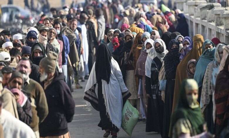 Cinco muertos en estampidas por conseguir harina en Pakistán en plena crisis