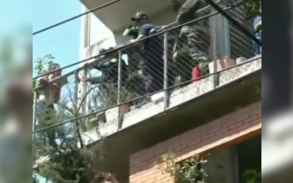 Colombiano amenaza con suicidarse y rescatistas lo salvan