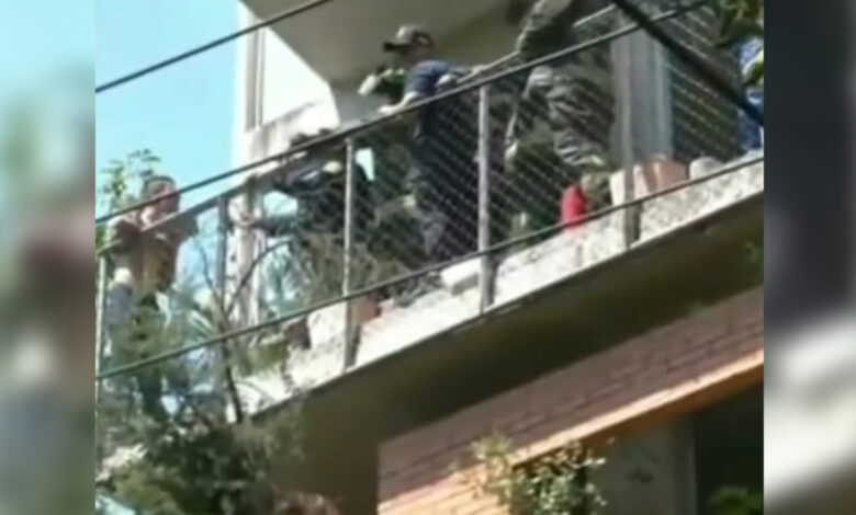 Colombiano amenaza con suicidarse y rescatistas lo salvan