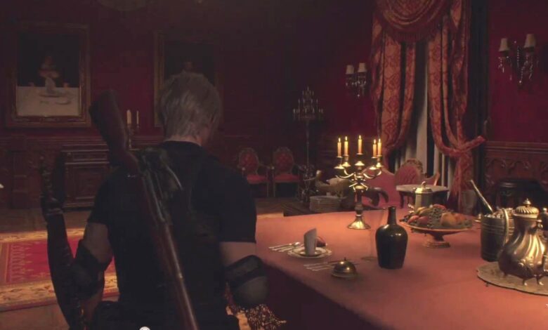 Leon in the dining hall of the castle in the Resident Evil 4 Remake