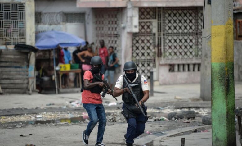 Con machetes y botellas, haitianos se arman y enfrentan a peligrosos pandilleros