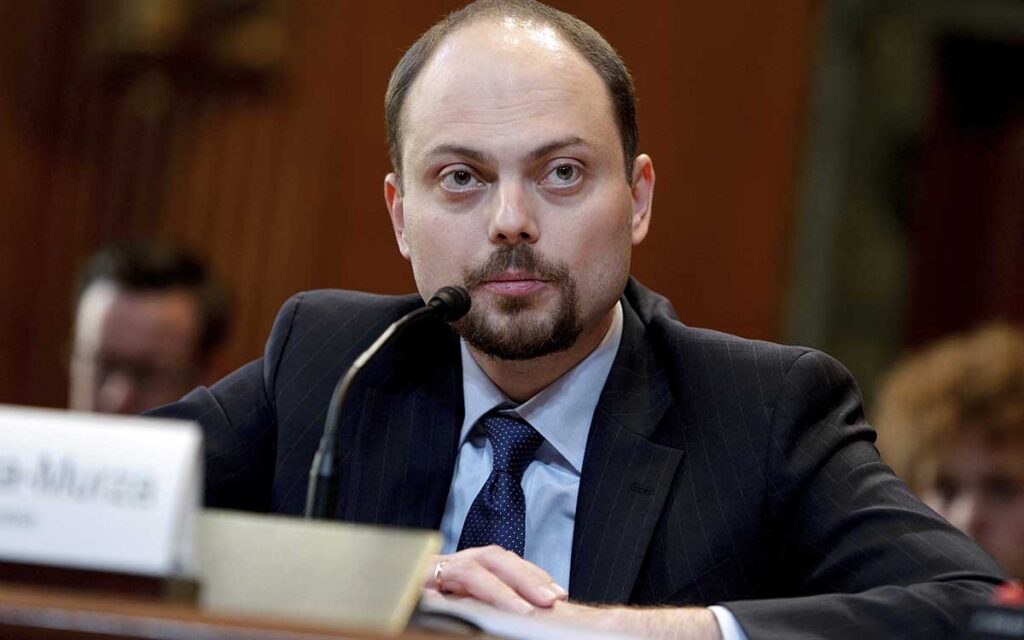 Condenan a 25 años de cárcel al opositor ruso Kara-Murzá