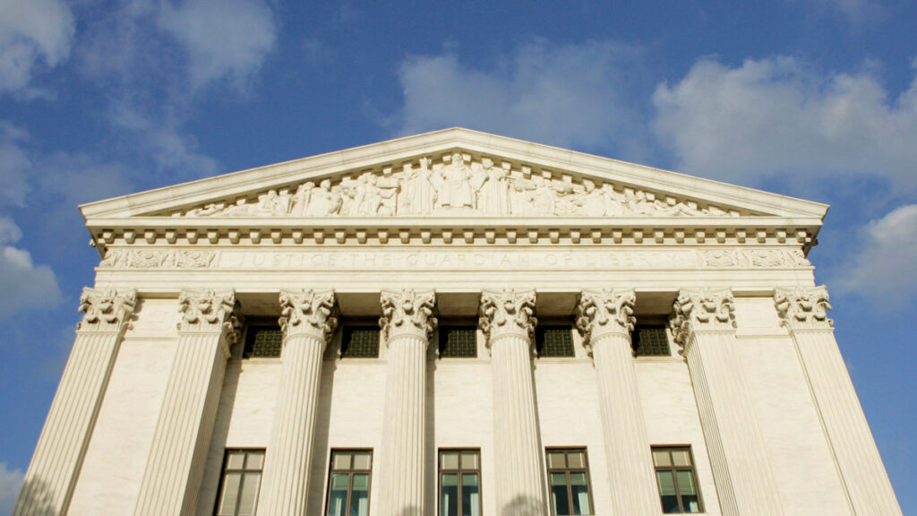 Corte Suprema cancelará $6,000 millones en préstamos estudiantiles