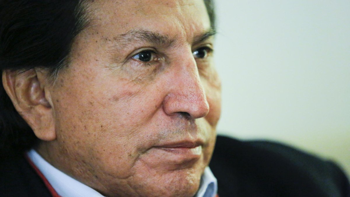 El expresidente peruano Alejandro Toledo se entrega para ser extraditado por EEUU