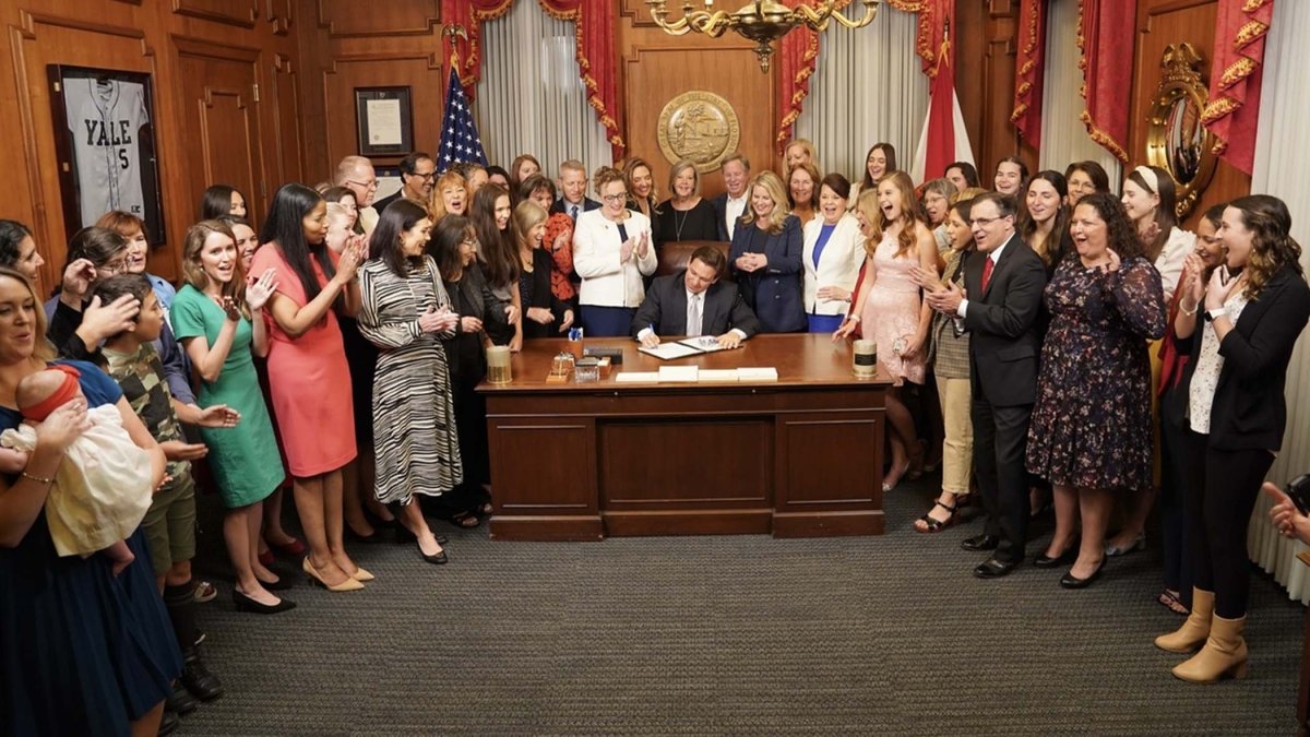 DeSantis firma ley que prohíbe la mayoría de los abortos después de seis semanas de embarazo
