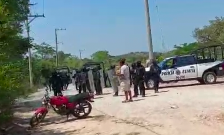 Desalojan con violencia a opositores del transísmico en Oaxaca