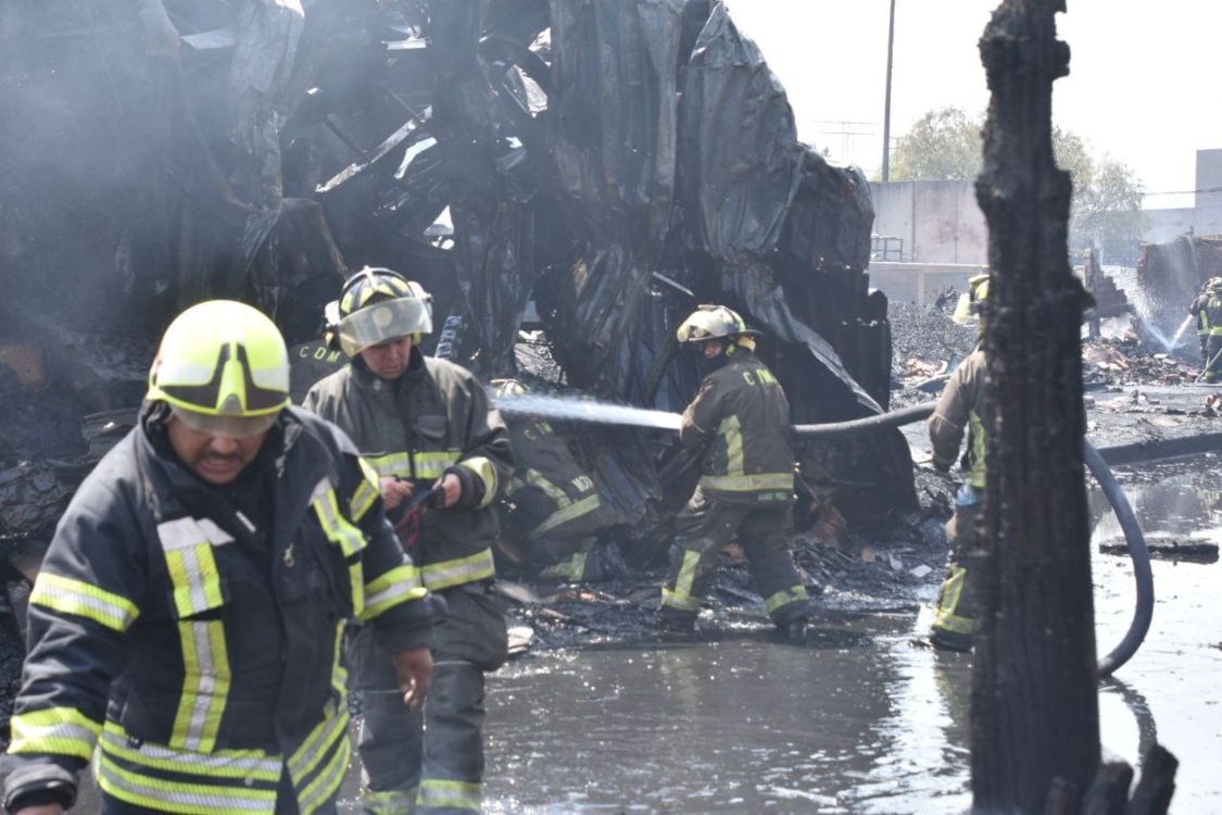Descarta Sheinbaum extorsión tras incendio en Central de Abasto