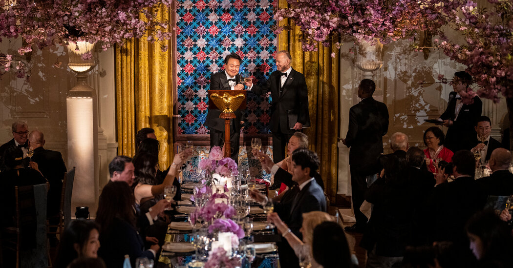 Después de la calidez de Biden, Yoon de Corea del Sur enfrenta una melodía diferente en casa