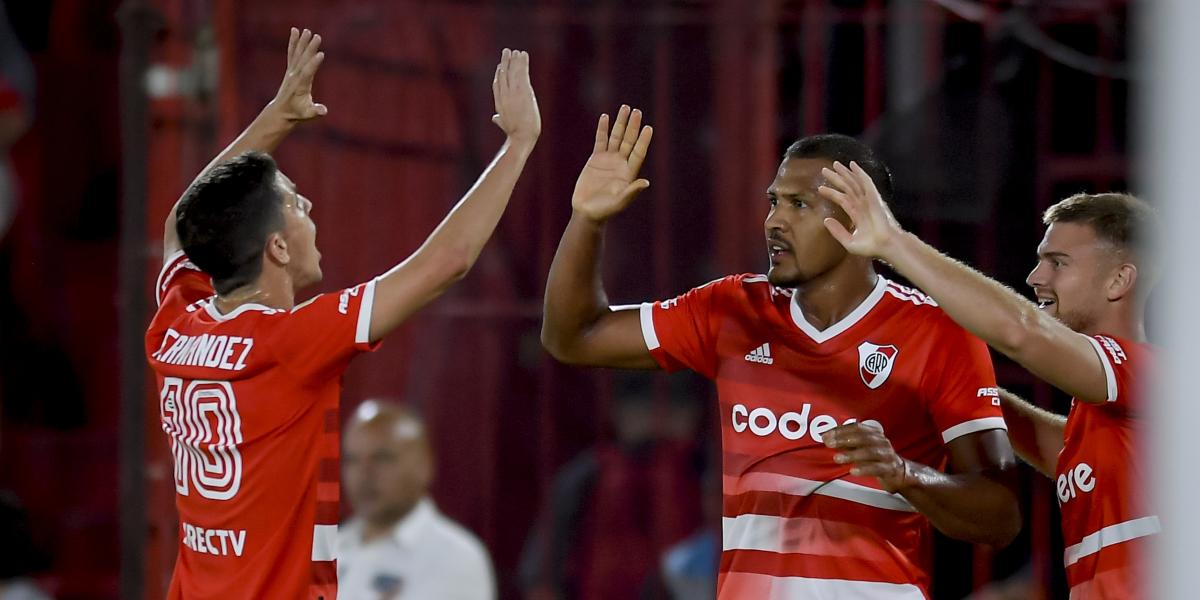 Doblete de Rondón para que River siga líder y Boca se hunde
