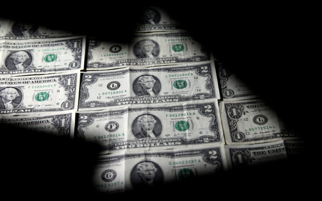 Dólar se encamina a su mayor racha de pérdidas semanales desde 2020