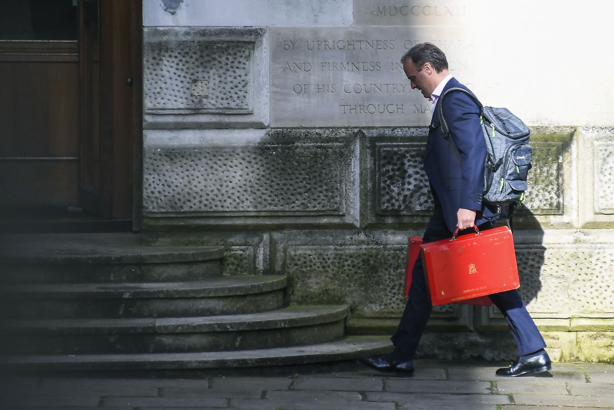 Dominic Raab, el ministro boxeador que acabó siendo noqueado por un ‘peso pluma’