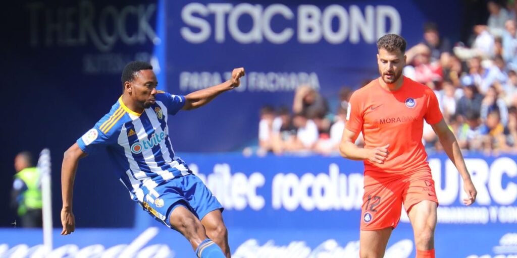 El Andorra vapulea a la 'Ponfe' y ata la permanencia