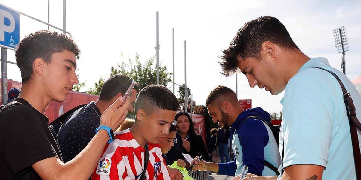 El Atlético viaja en autobús a Valladolid con Memphis