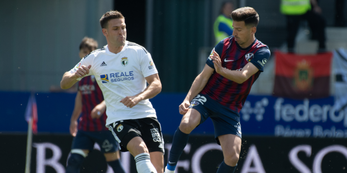 El Huesca se hace fuerte en casa al ritmo de Juan Carlos