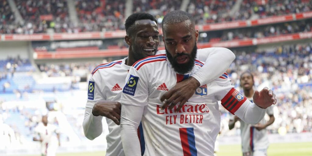 El Lyon de Blanc gana al Rennes y relanza sus opciones europeas