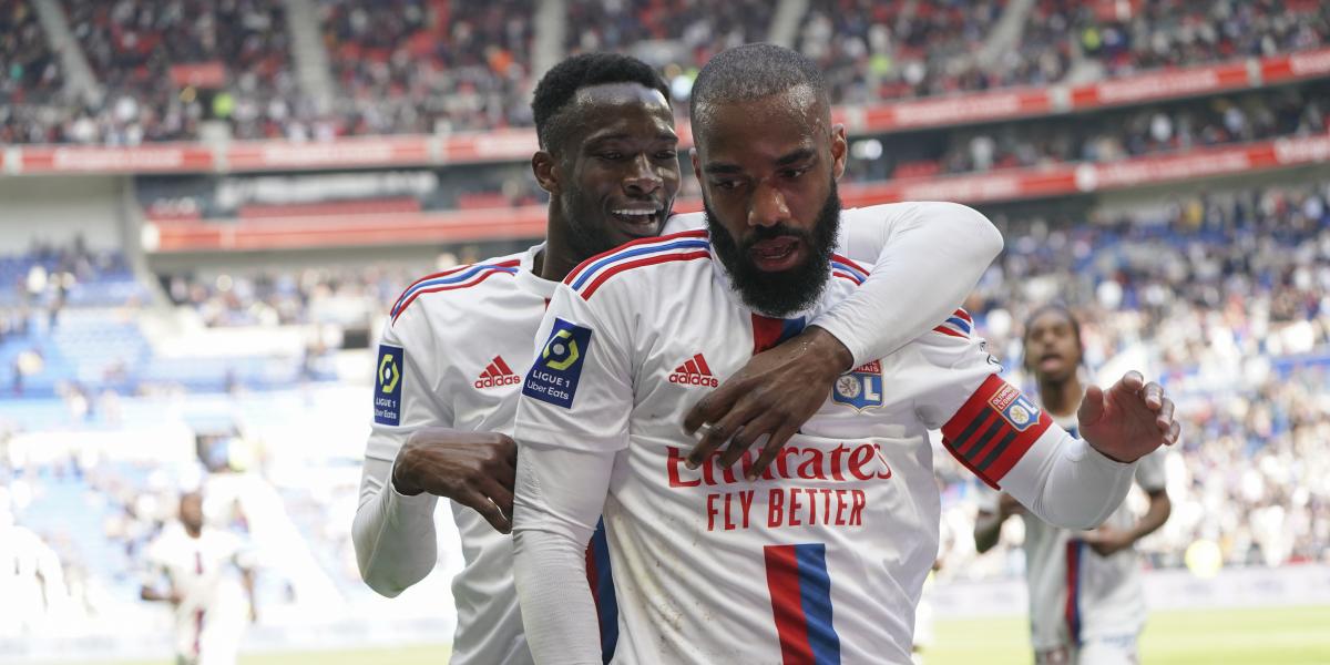 El Lyon de Blanc gana al Rennes y relanza sus opciones europeas