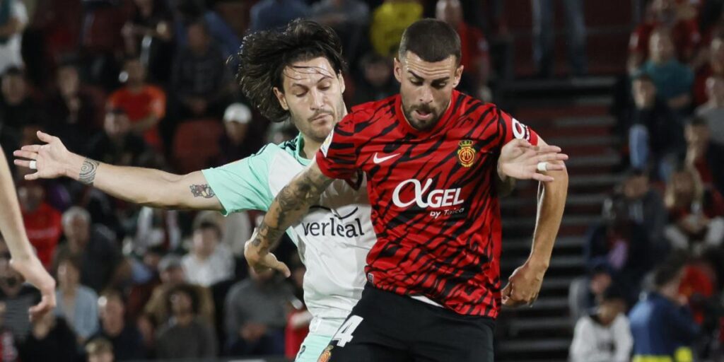 El Mallorca salva un punto en inferioridad numérica
